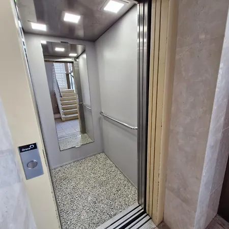 Centro Primera Linea De Mar Apartment *